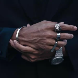 Read more about the article “10 Silver Bracelets for Men: Unveiling the Timeless Elegance Every Man Should Own!”